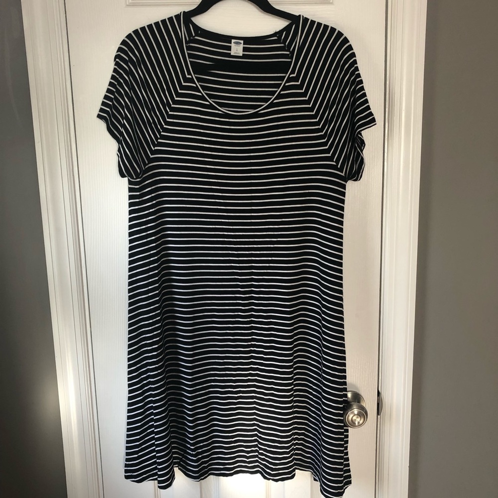 Scoop neck swing dress